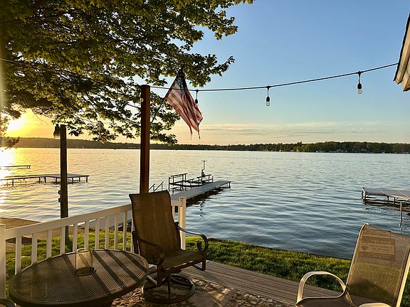 4th image of 1071 E Hess Lake Dr