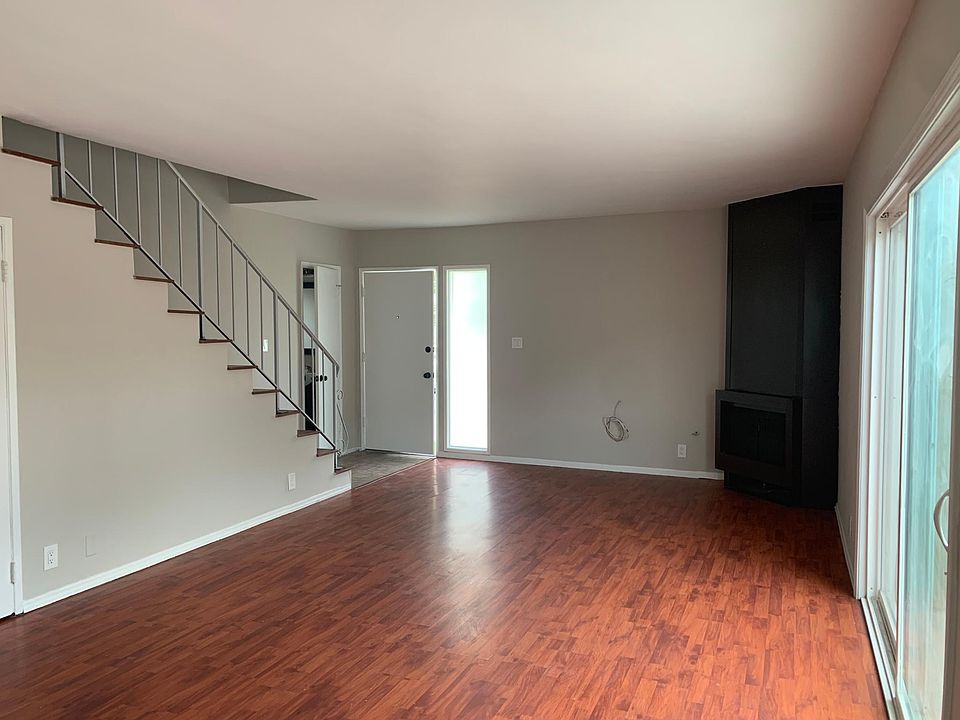 1st image of 13424 Moorpark St APT 1