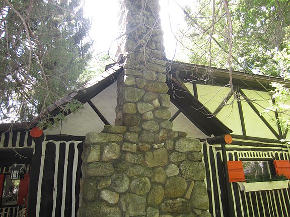 4th image of 21 Courtland Dr