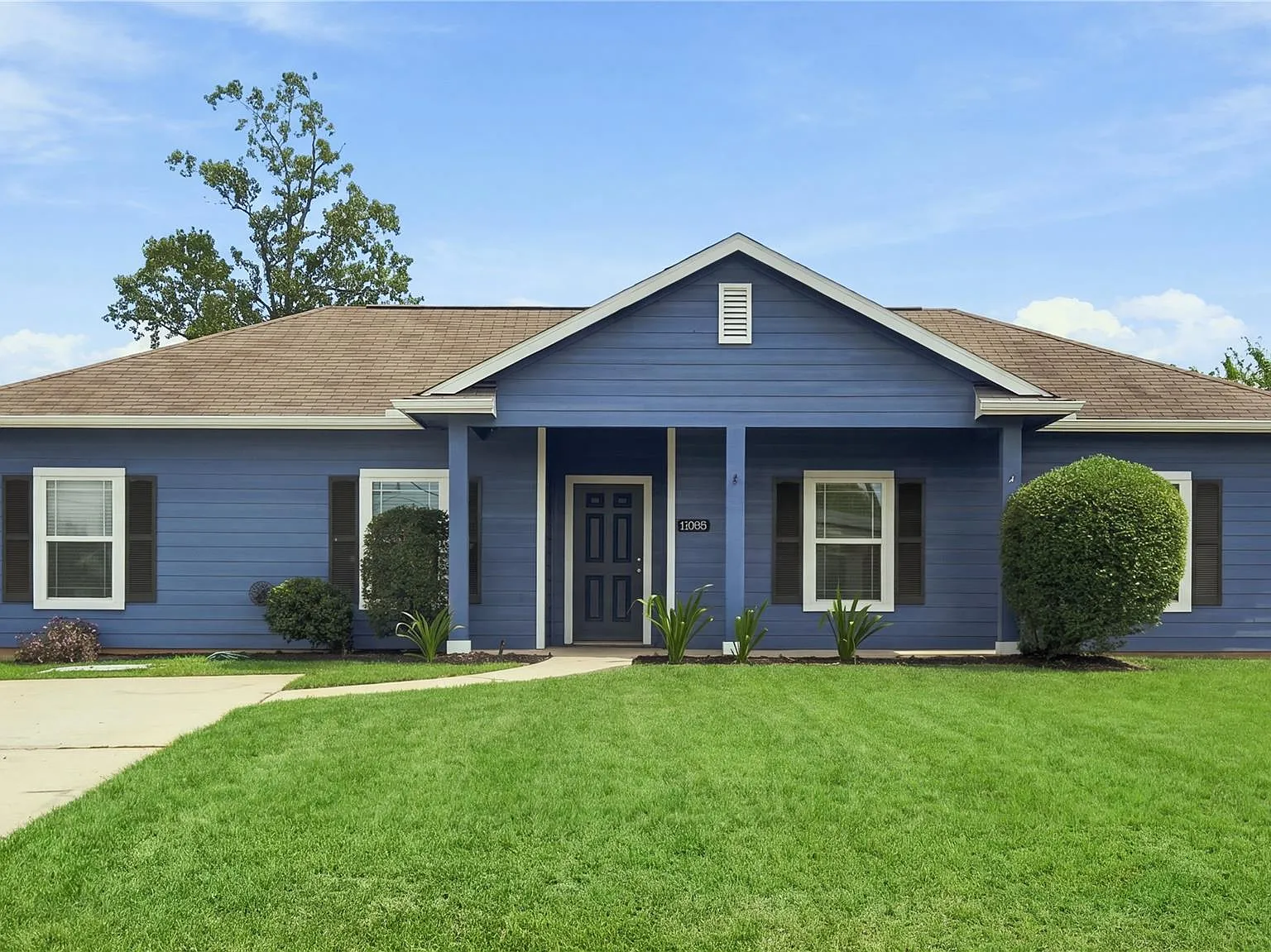 4 bed, 2.0 bath, 1330 sqft, $1,500 — Photo 1