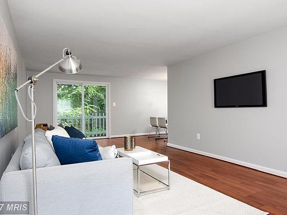 4th image of 279 Laguna Cir