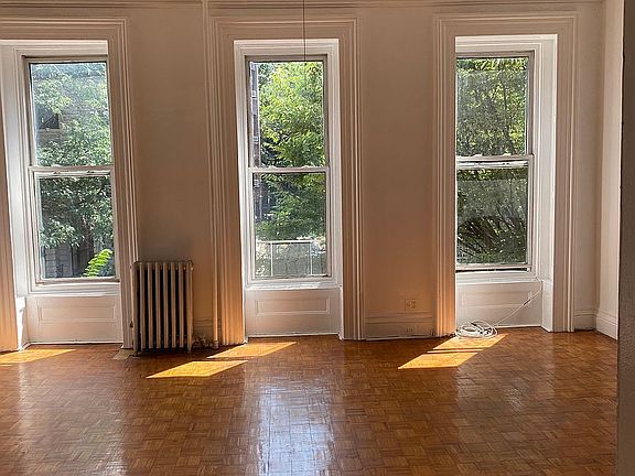 2nd image of 410 Adelphi St Floor 2