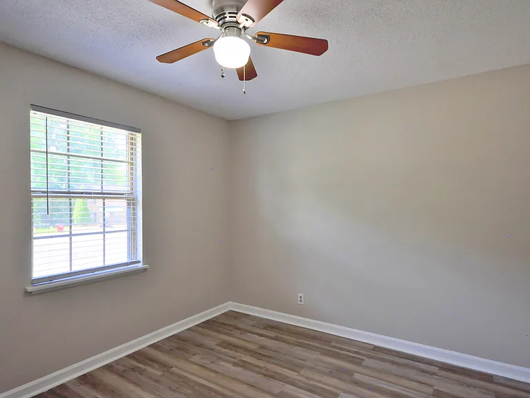 460 Martha Ln #C — Photo 18