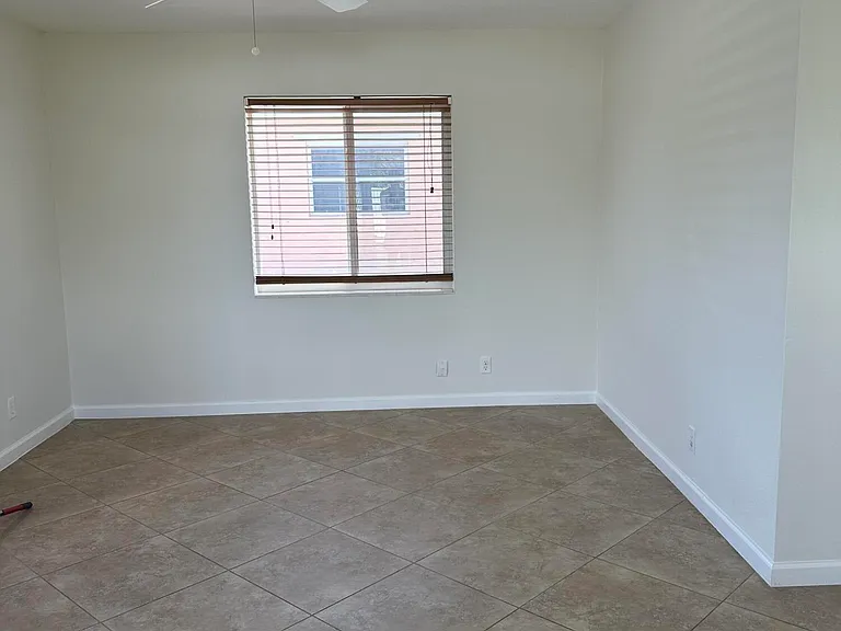 1632 NE 56th Ct — Photo 3