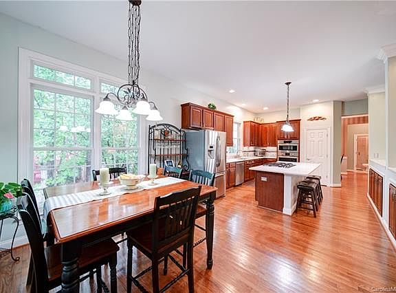 4th image of 10415 Buffton Ct