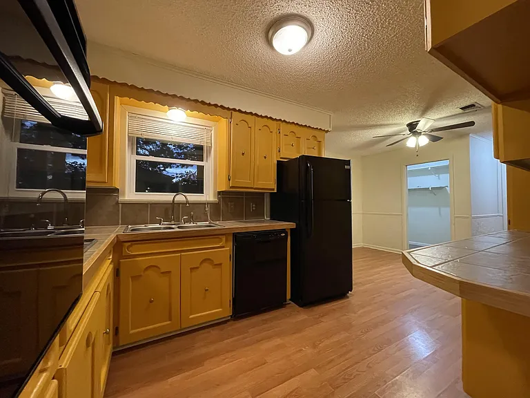 3323 Cherry St — Photo 17