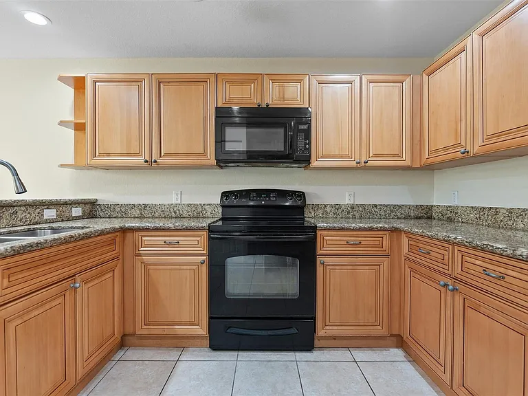 6094 Live Oak Ct #B — Photo 37