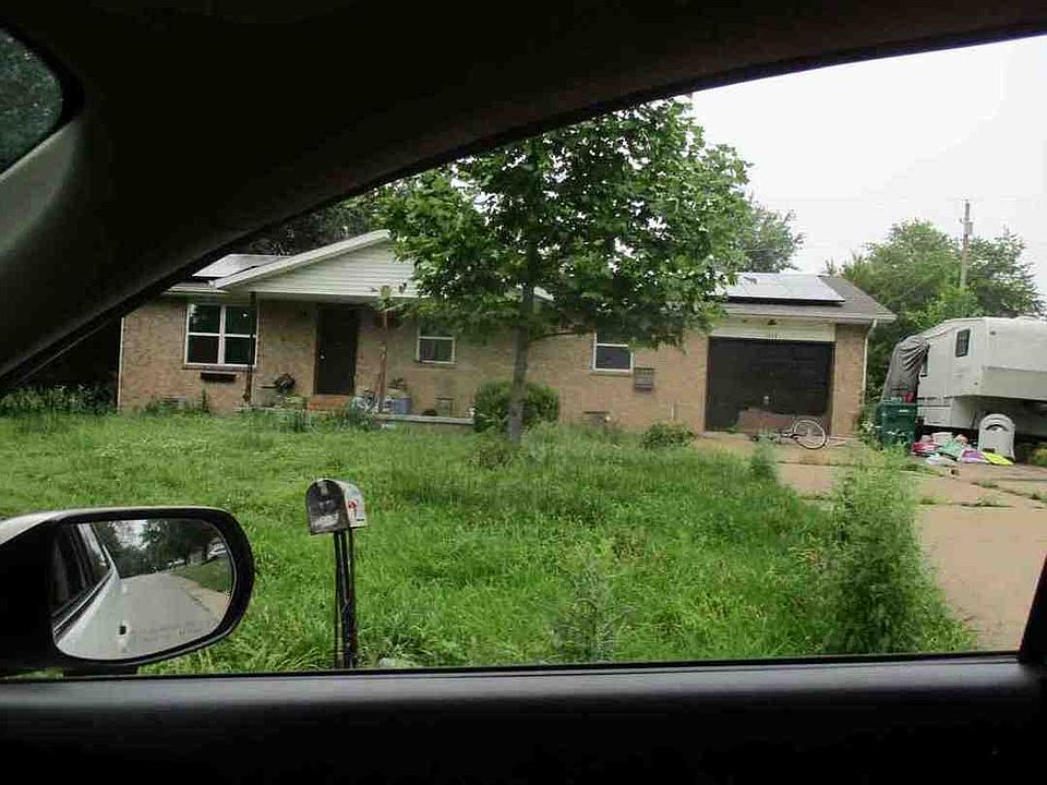 2nd image of 1590 Timberline Ave