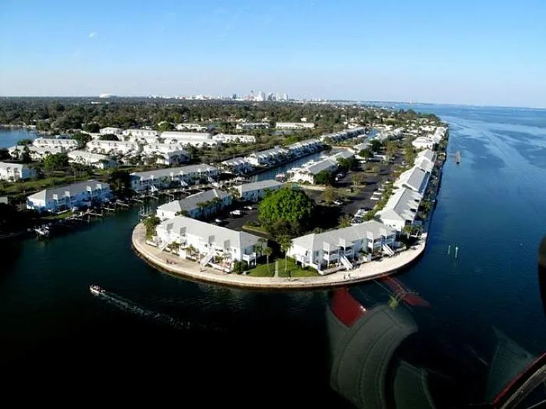 5132 Beach Dr SE #D — Photo 33