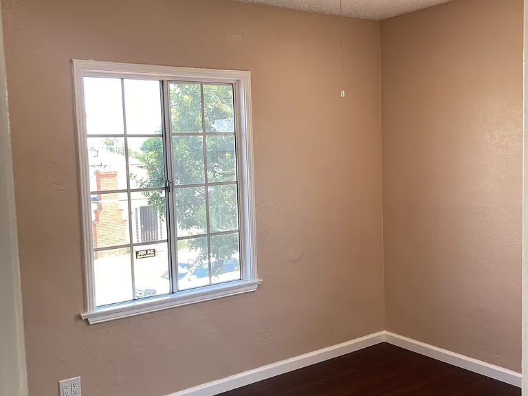 W Magnolia St — Photo 10