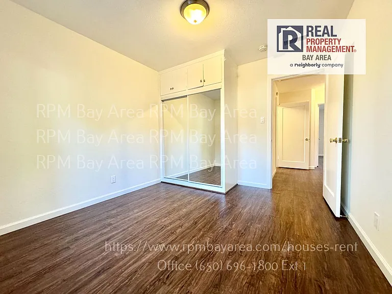 1087 Embarcadero Rd — Photo 8