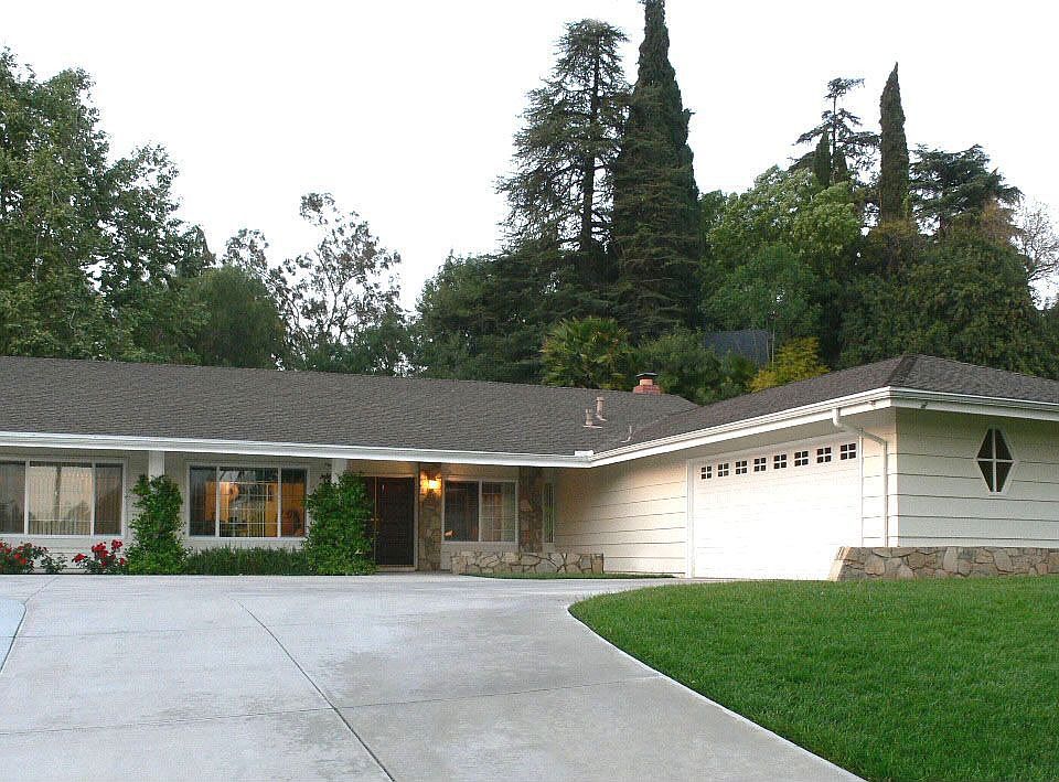 GORGEOUS turnkey single-story ranch style!