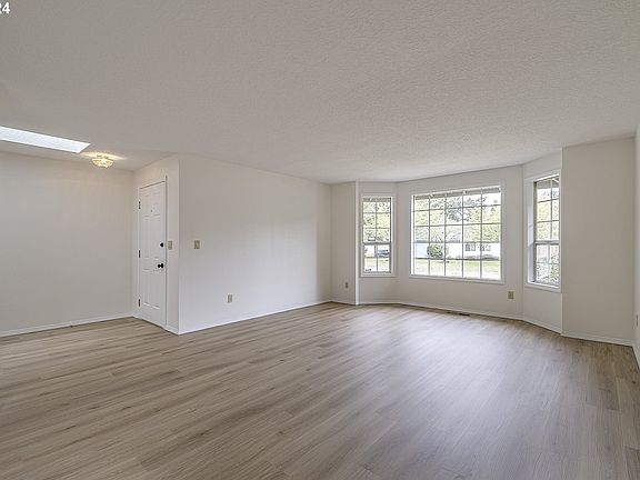 3rd image of 5198 NE Stable Dr