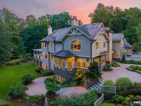2 Lookout Dr, Saddle River, NJ 07458