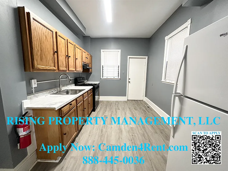 708 Royden St — Photo 10