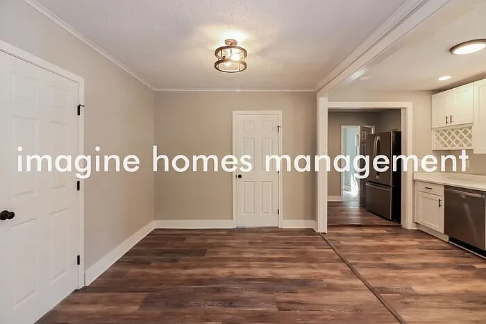 4 bed, 2.5 bath, 1960 sqft, $2,395 — Photo 4