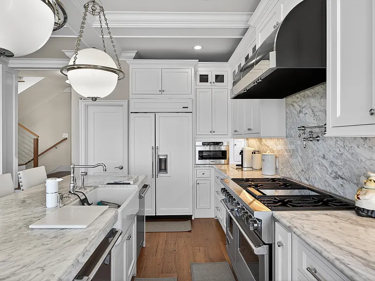 405 Blumont St — Photo 22