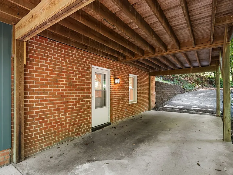 126 Weaver Rd — Photo 16