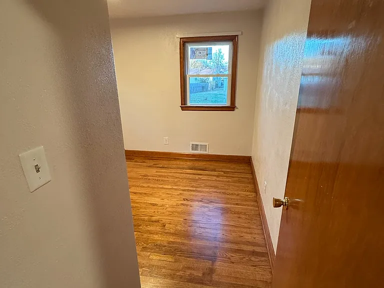 707 Crystal Dr — Photo 6