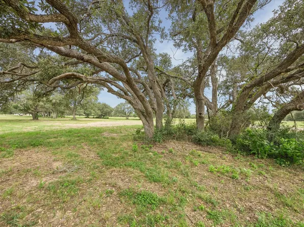 Legacy Ct, Columbus, TX 78934