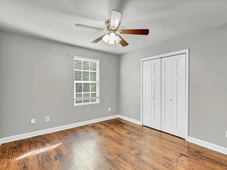 219 W Watt St — Photo 16