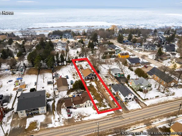 452 Queen St, Kincardine, ON N2Z 2J3