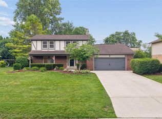 33143 Oak Hollow St, Farmington Hills, MI 48334