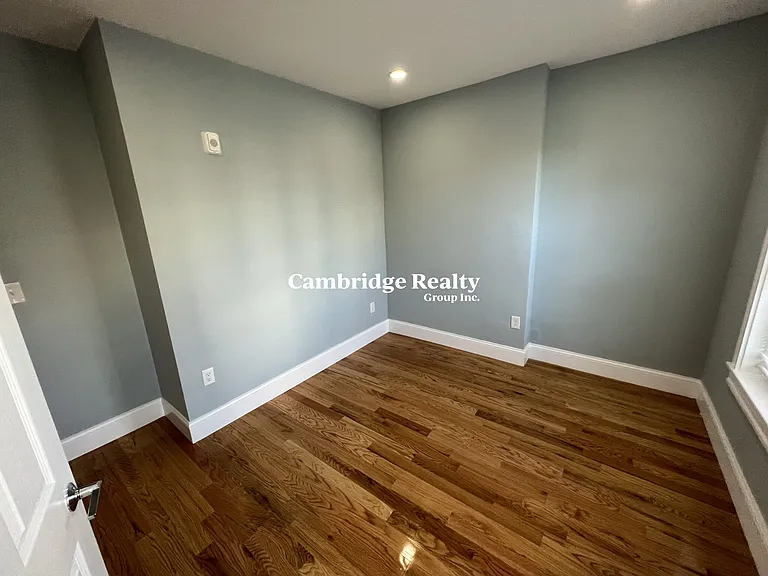 372 Oxford St #3T — Photo 7