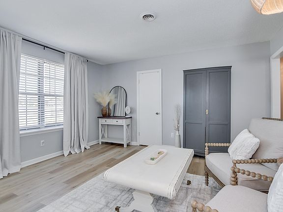 4th image of 275 Hinman Court
