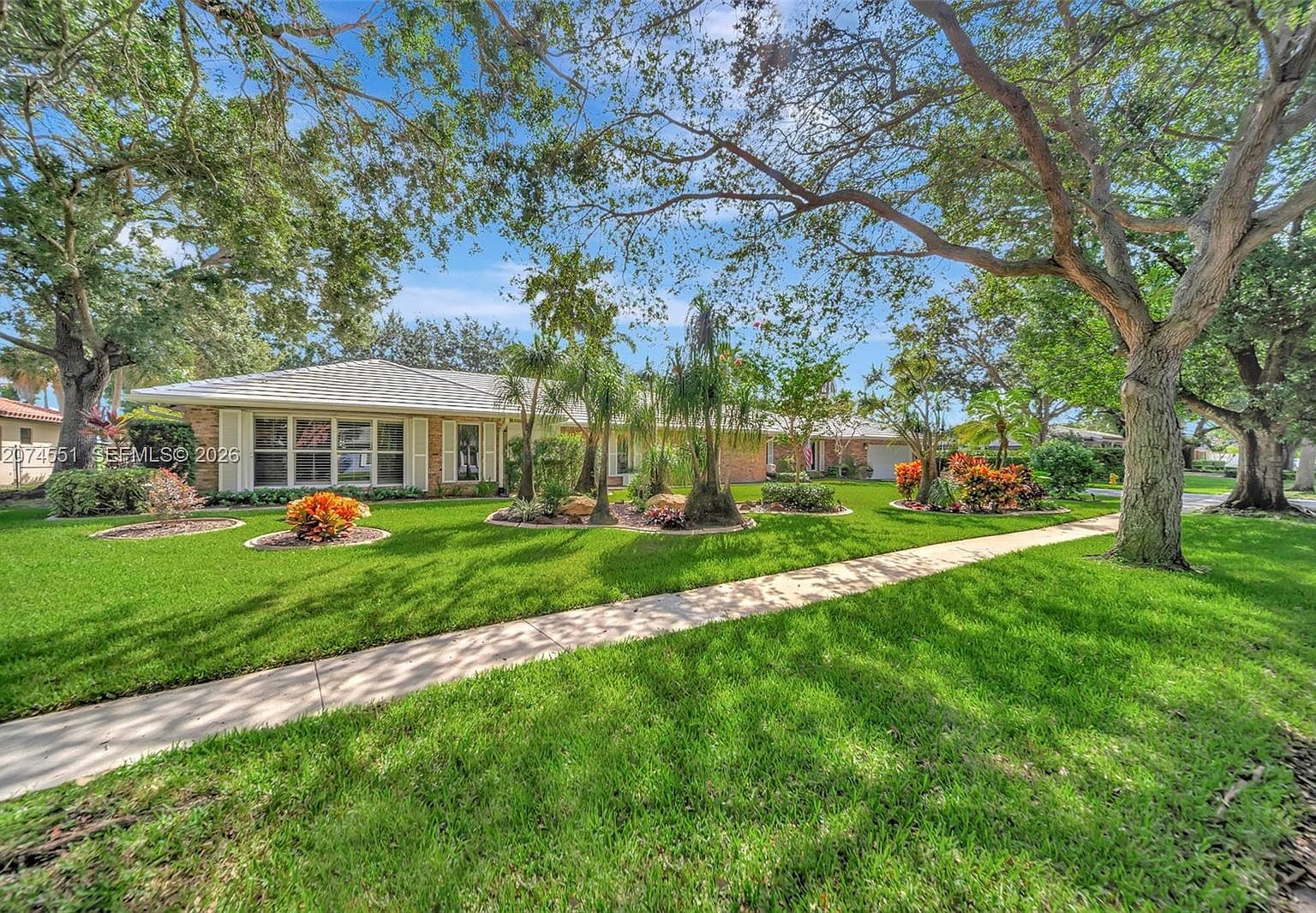 560 W Tropical Way — Plantation Preserve Golf Club