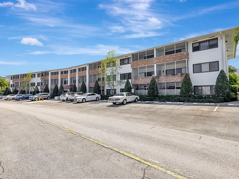 2190 NE 51st Ct #105 — Photo 31