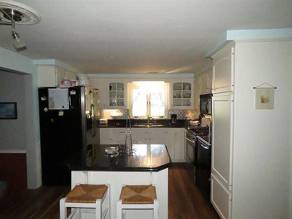 4th image of 517 N Meadow Ln
