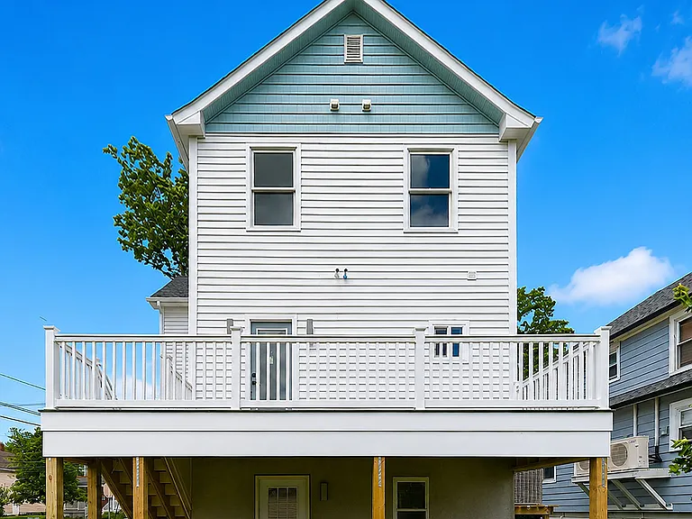 677 Main St — Photo 14