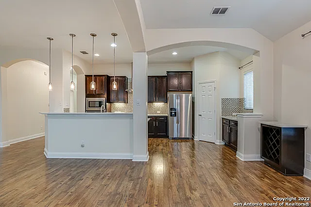 3 bed, 2.0 bath, 2058 sqft, $2,500 — Photo 4