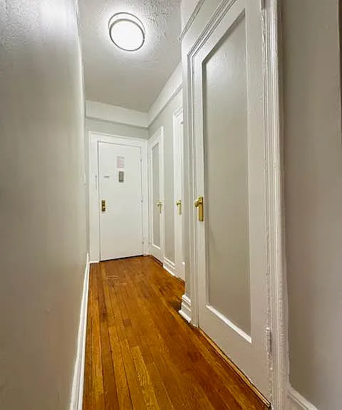 111 E 21st St #2 — Photo 13