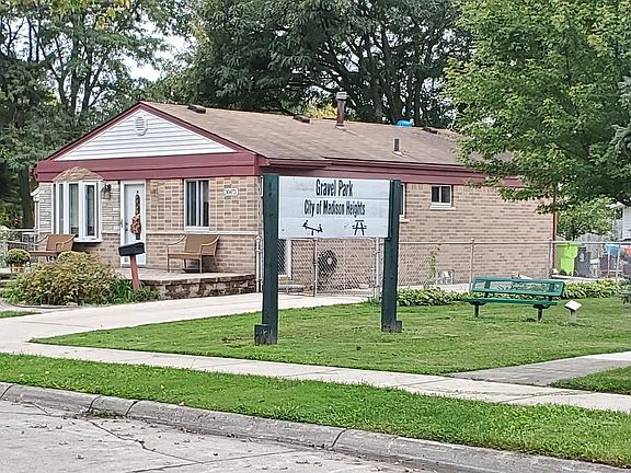 3rd image of 30490 Palmer Blvd