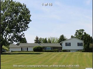 10 Hill Rd, Hudson, NY 12534