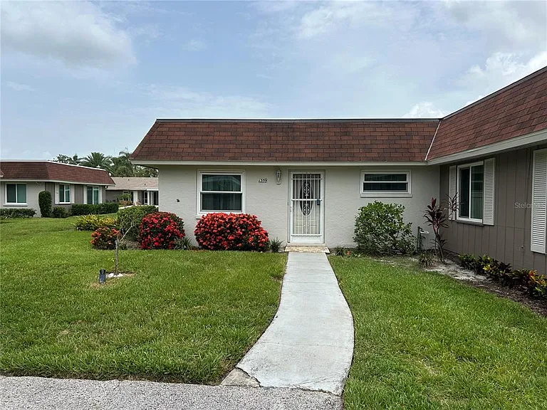 1359 Glendale Cir W #214 — Photo 1