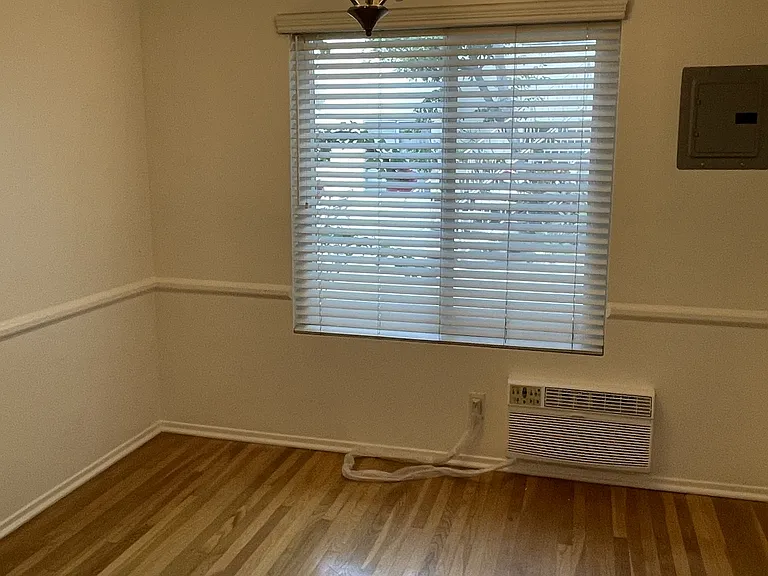 3355 Manning Ave #17 — Photo 2