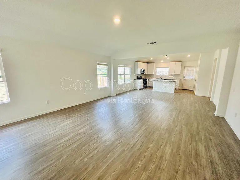 742 Haas Way — Photo 2