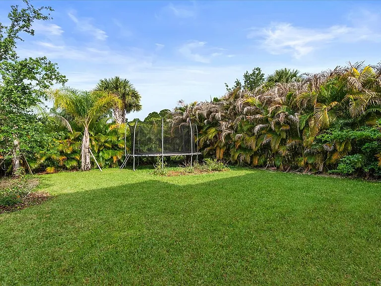 640 SE Monet Dr — Photo 30