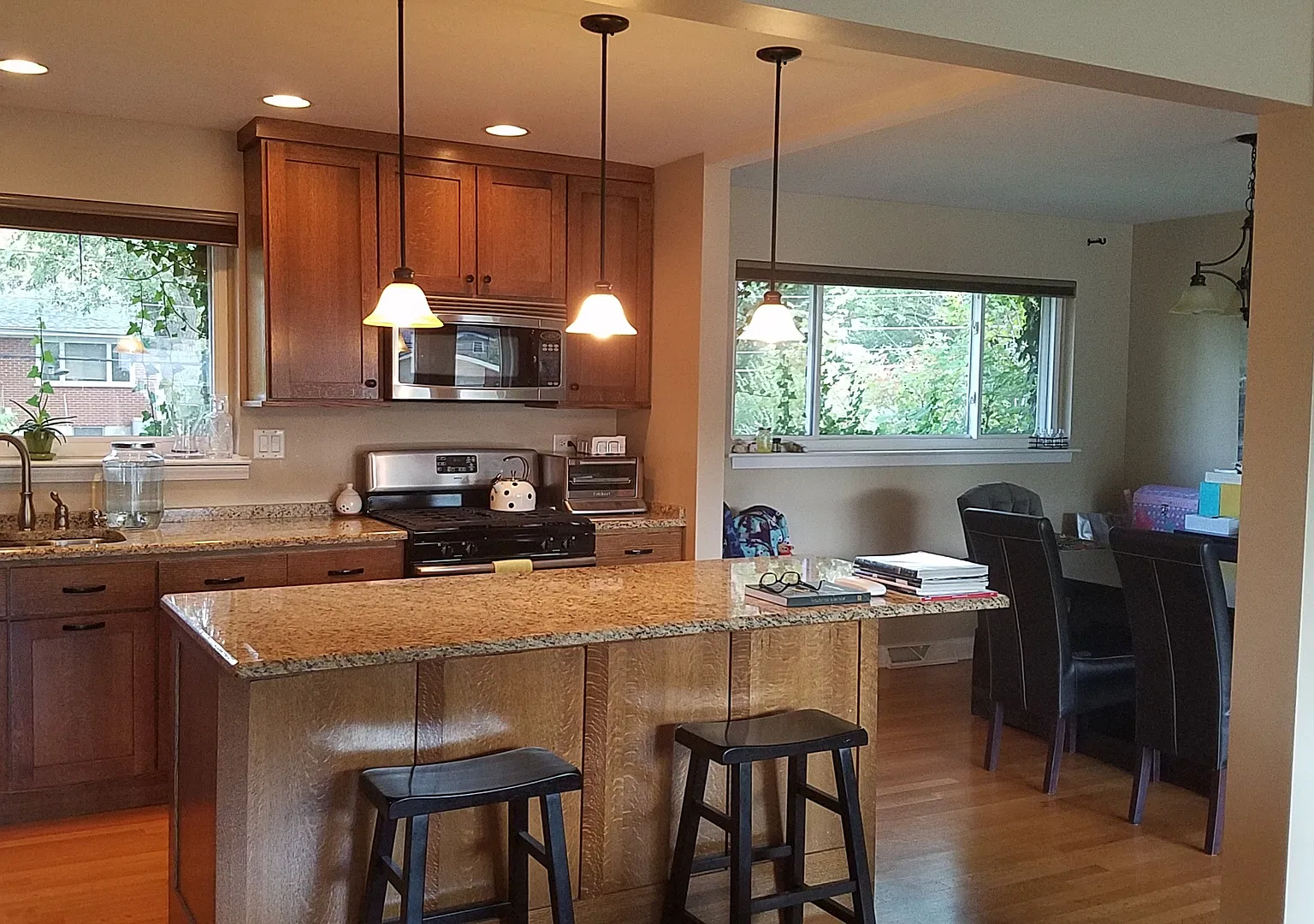 3 bed, 1.5 bath, 1942 sqft, $3,250 — Photo 4