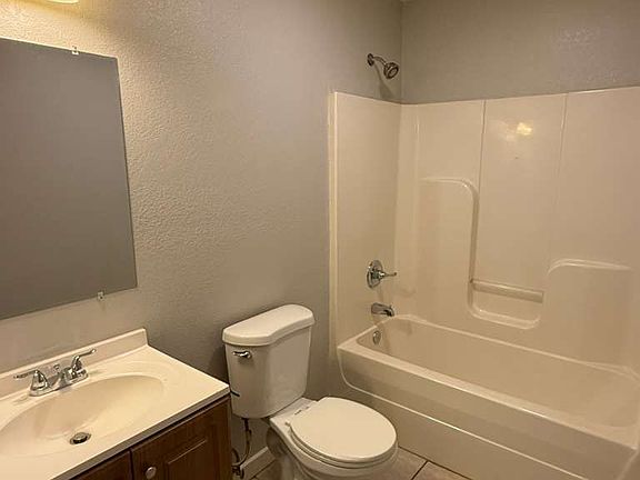 2nd image of 2231 Geneva Trl APT H14