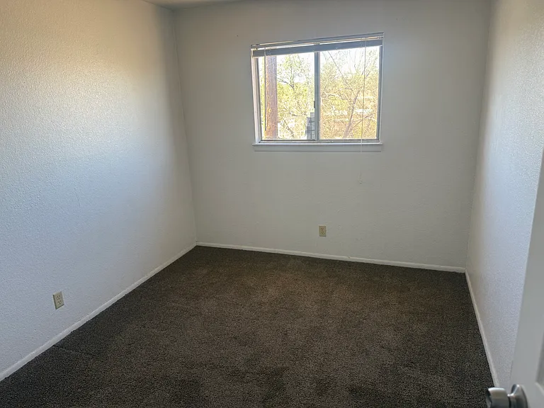 803 E Hill Ave — Photo 7