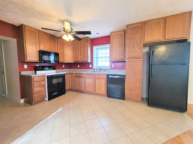 121 Fairfax Rd — Photo 10