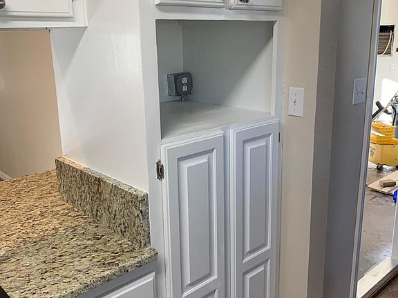 Kitchen (Microwave Niche)