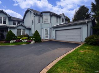 679 Balfour Pl, Melville, NY 11747