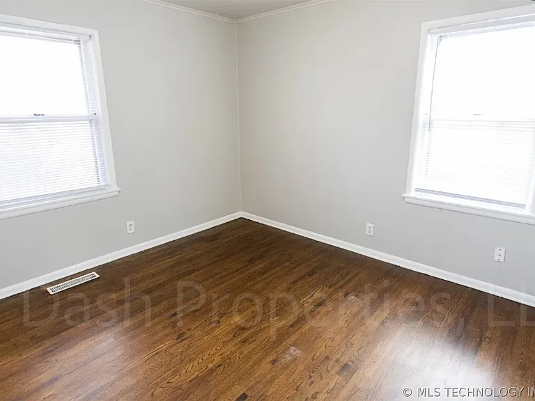 3724 S Knoxville Ave — Photo 11