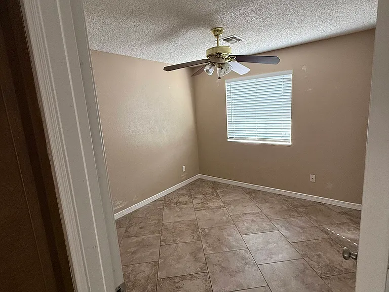 7624 N 44th Dr — Photo 17