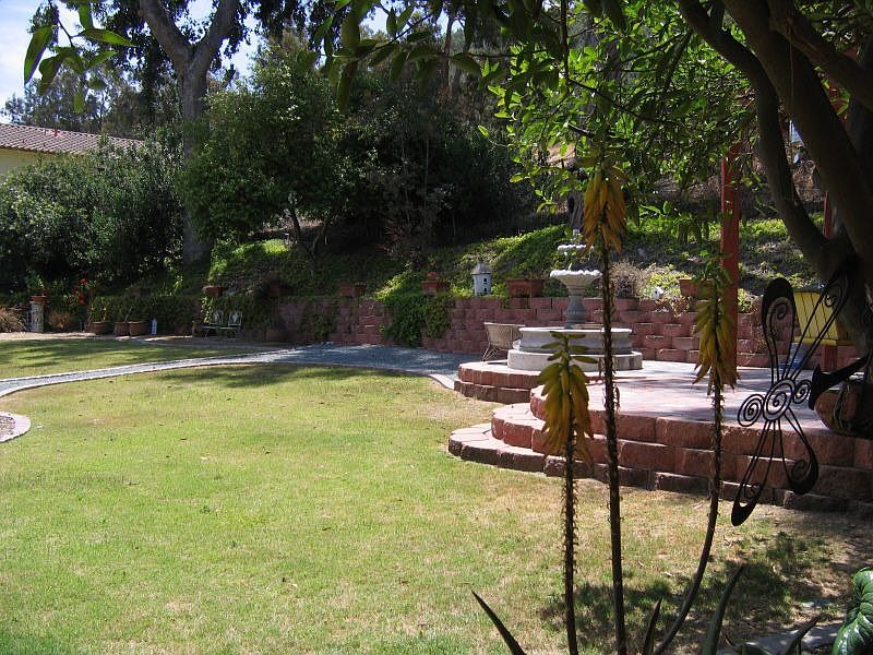 2nd image of 275 Surrey Dr